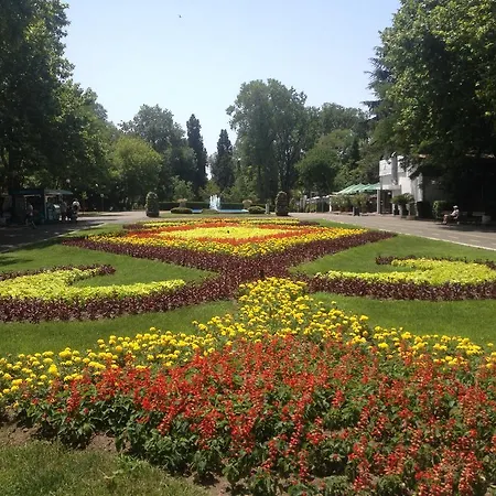 Emona Apartament *